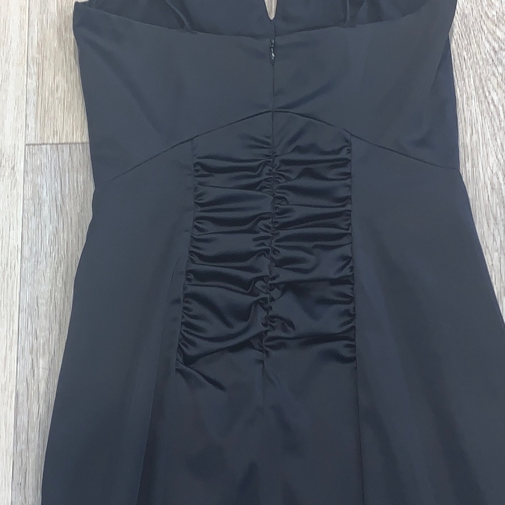 Nicole Miller Collection Satin Ruched Sheath Dress 6 - Picture 6 of 12